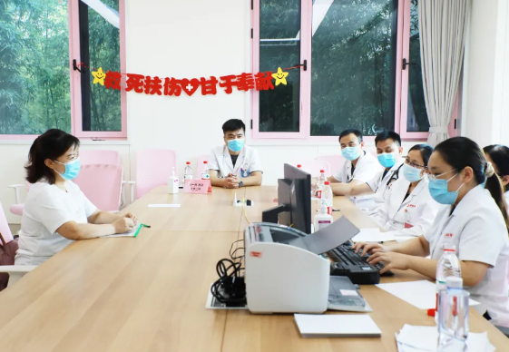 不掛號，解決多個問題，多學科MDT聯(lián)合門診讓更年期女性少跑腿，更安心！