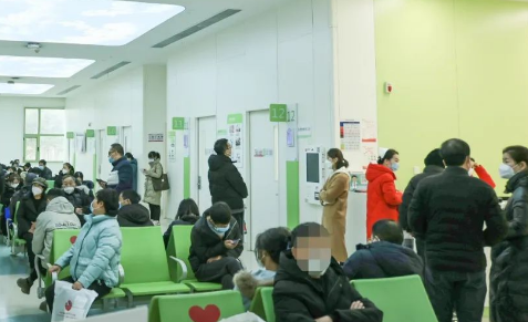 節(jié)后首個(gè)工作日|不停歇，他們?nèi)κ刈o(hù)患者健康！