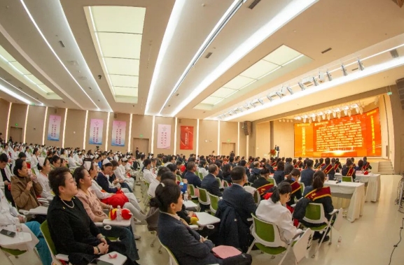 接續(xù)奮斗啟新篇！這場總結(jié)表彰大會奮進感滿滿